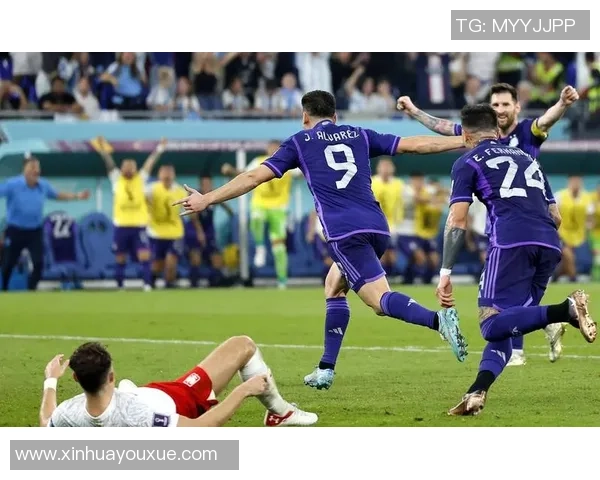 阿根廷独立队与铁路工人队激情对决球场上的荣耀与梦想交汇